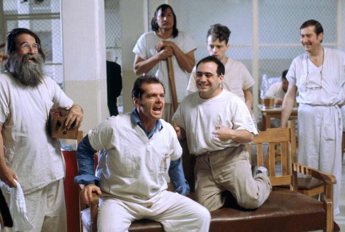 پرواز بر فراز آشیانه فاخته