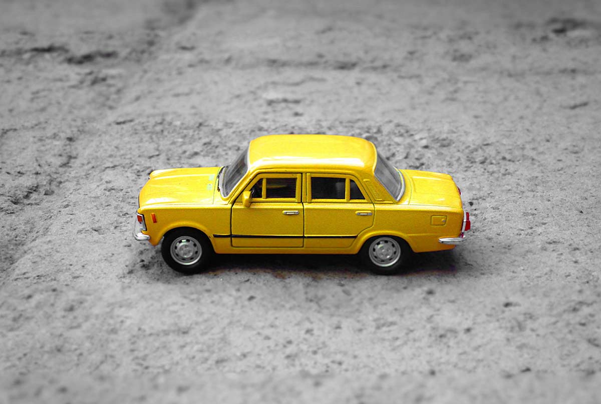 ماشین کوچولوی زرد