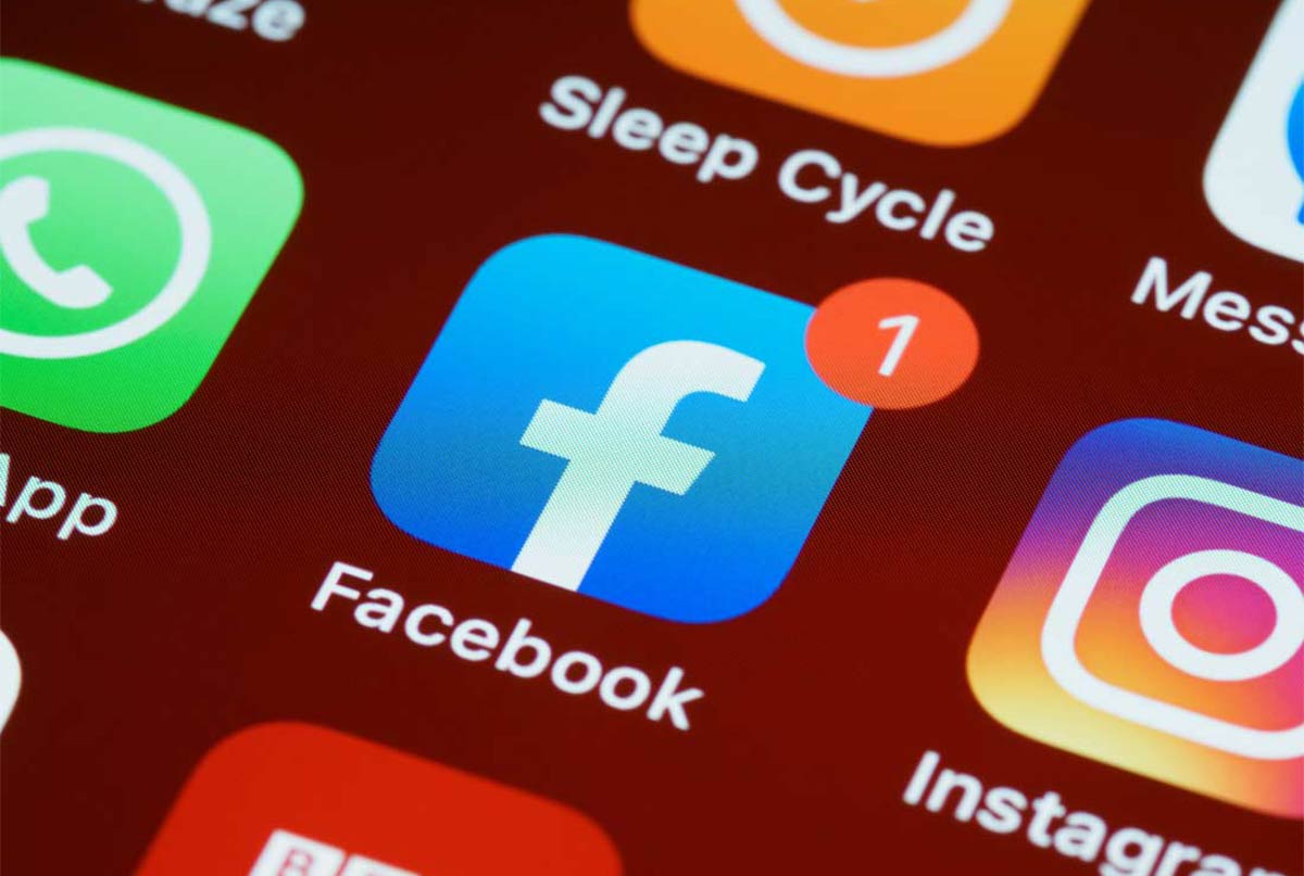 فیسبوک و بقیه برنامه های روی موبایل