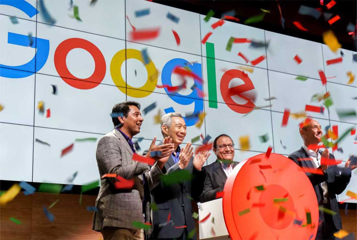 خوشحالی افراد شرکت گوگل