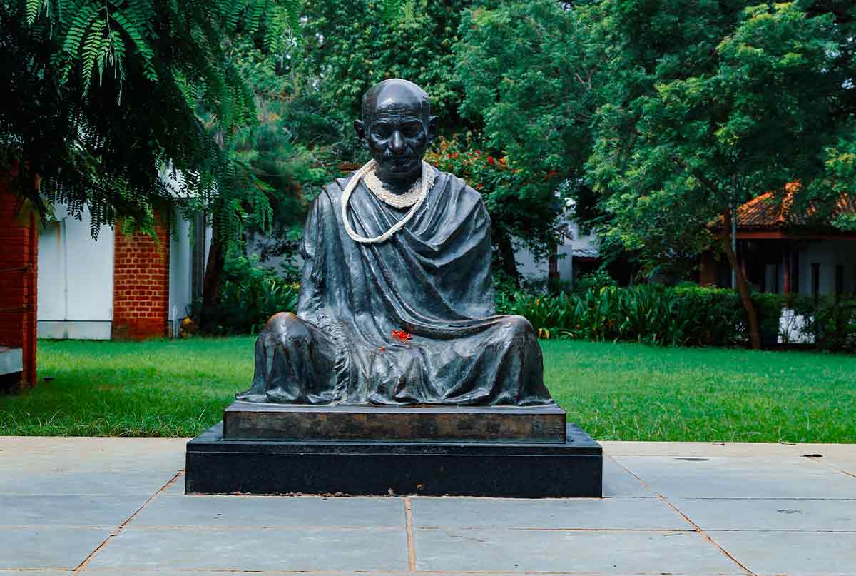 مجسمه گاندی