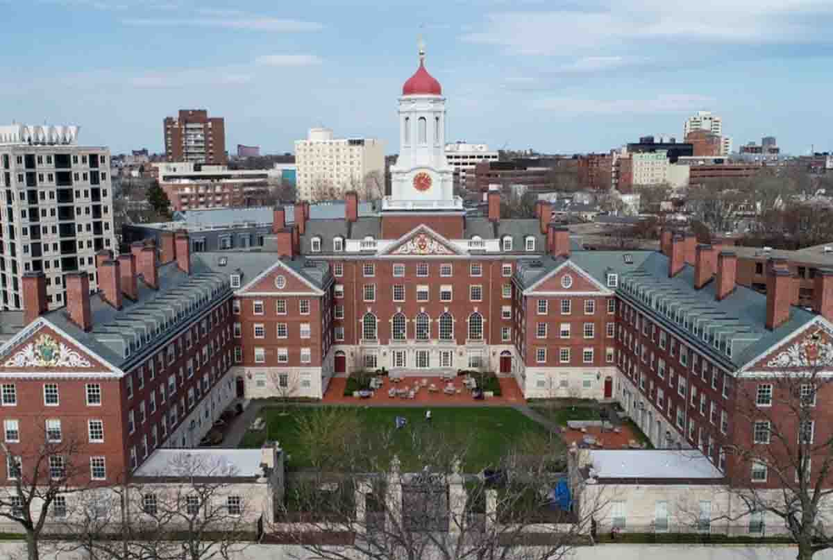 دانشگاه هاروارد یکی از بهترین دانشگاه