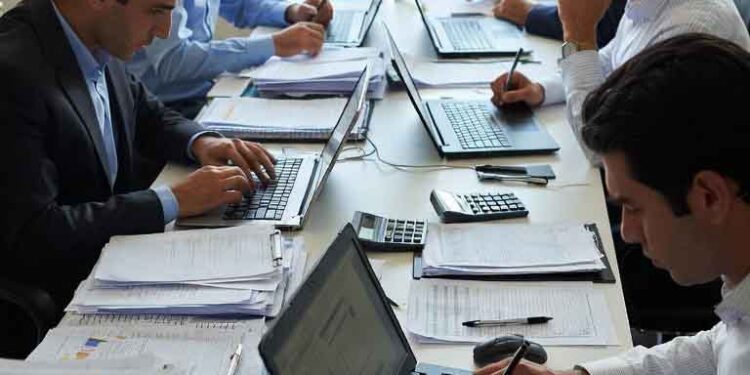 انجام امور حسابداری